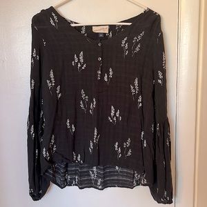 Universal Threads Flower Top